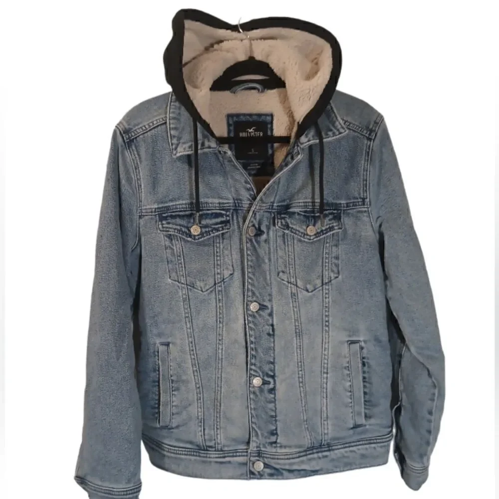 - Hollister Sherpa lined hooded faded denim  jacket unisex size S