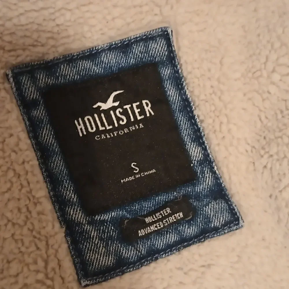 - Hollister Sherpa lined hooded faded denim  jacket unisex size S