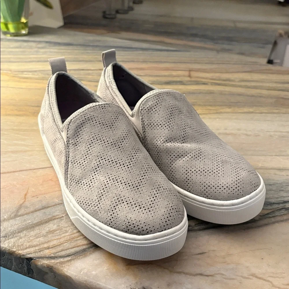Dr Scholl’s Sneakers Slip ons 8.5 EUC GRAY WHITE