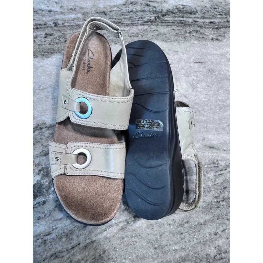 Clarks Sandals Leather Grommet Beige 8M Comfort Boho Casual Summer Slingback