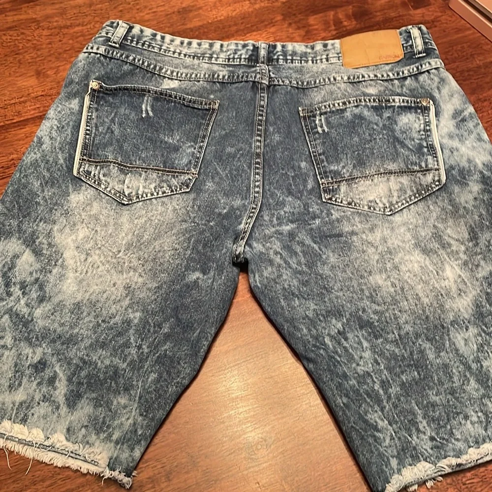 Carbon Relaxed acid washed distressed denim shorts