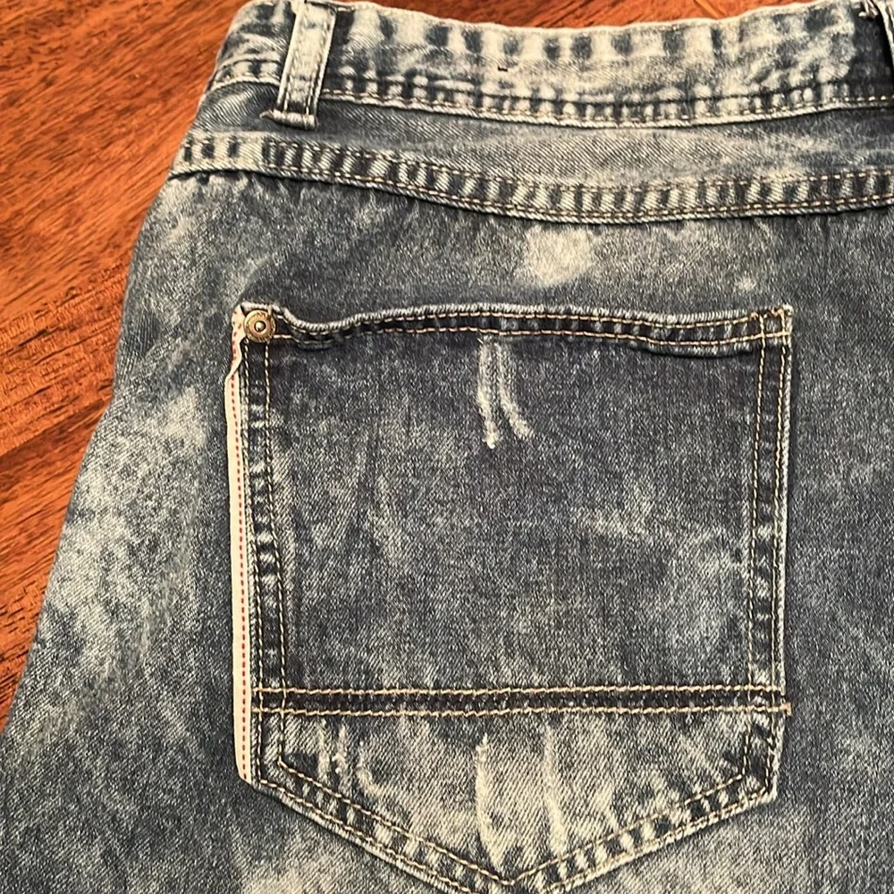 Carbon Relaxed acid washed distressed denim shorts