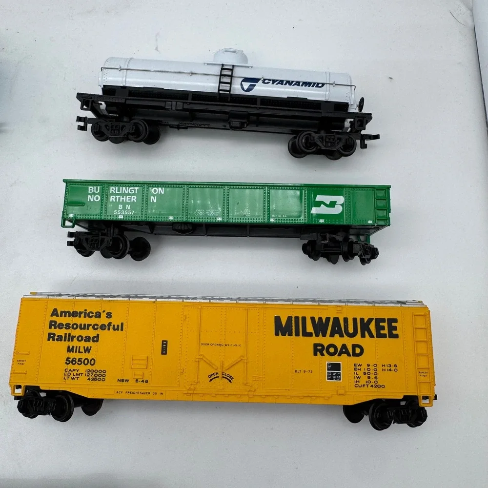 HO Scale Model Train Lot Union Pacific Diesel Locomotive Freight Cars 7pc Set