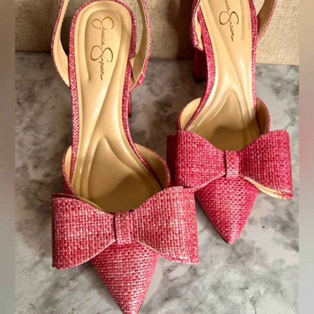 Jessica Simpson out pink