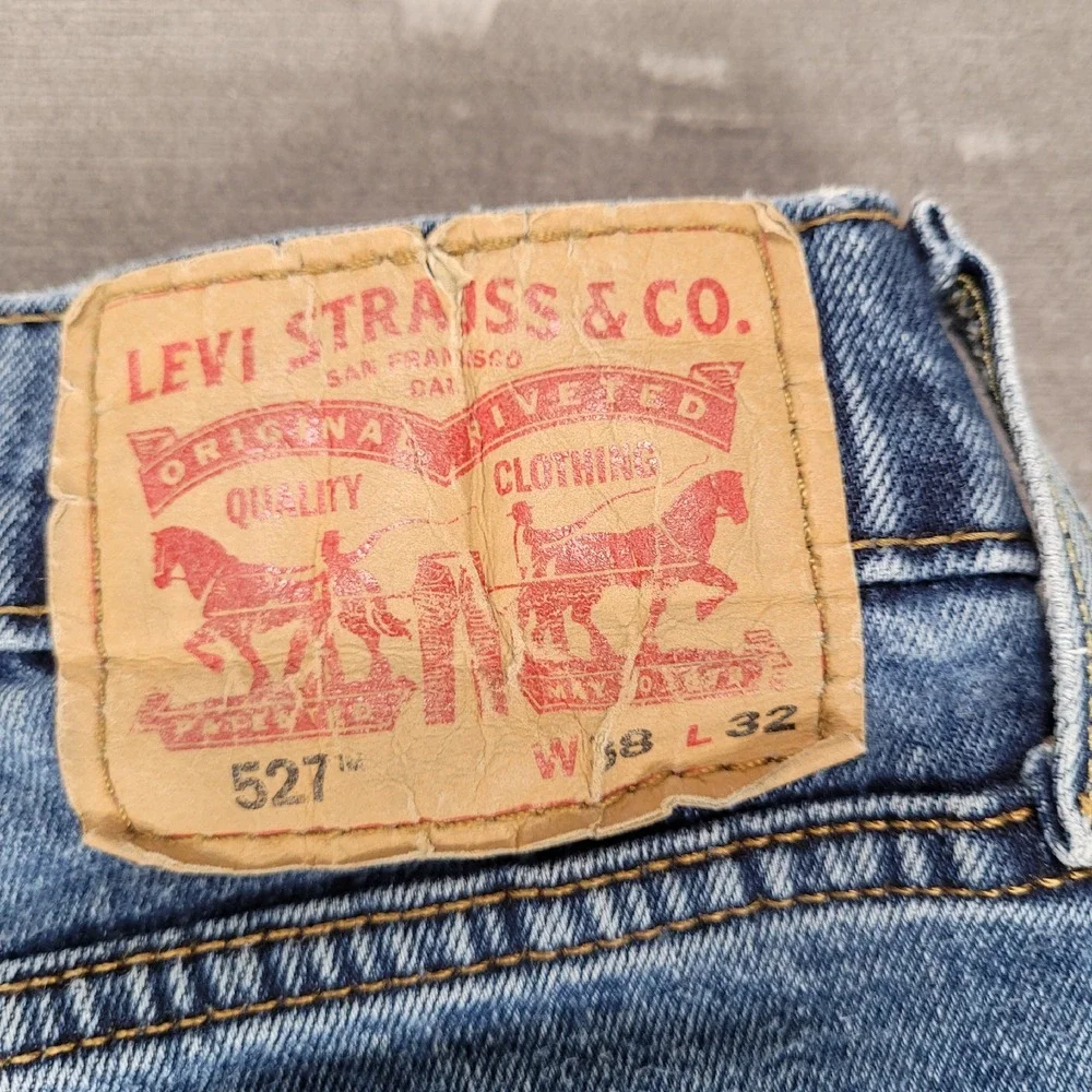 Levis classic light