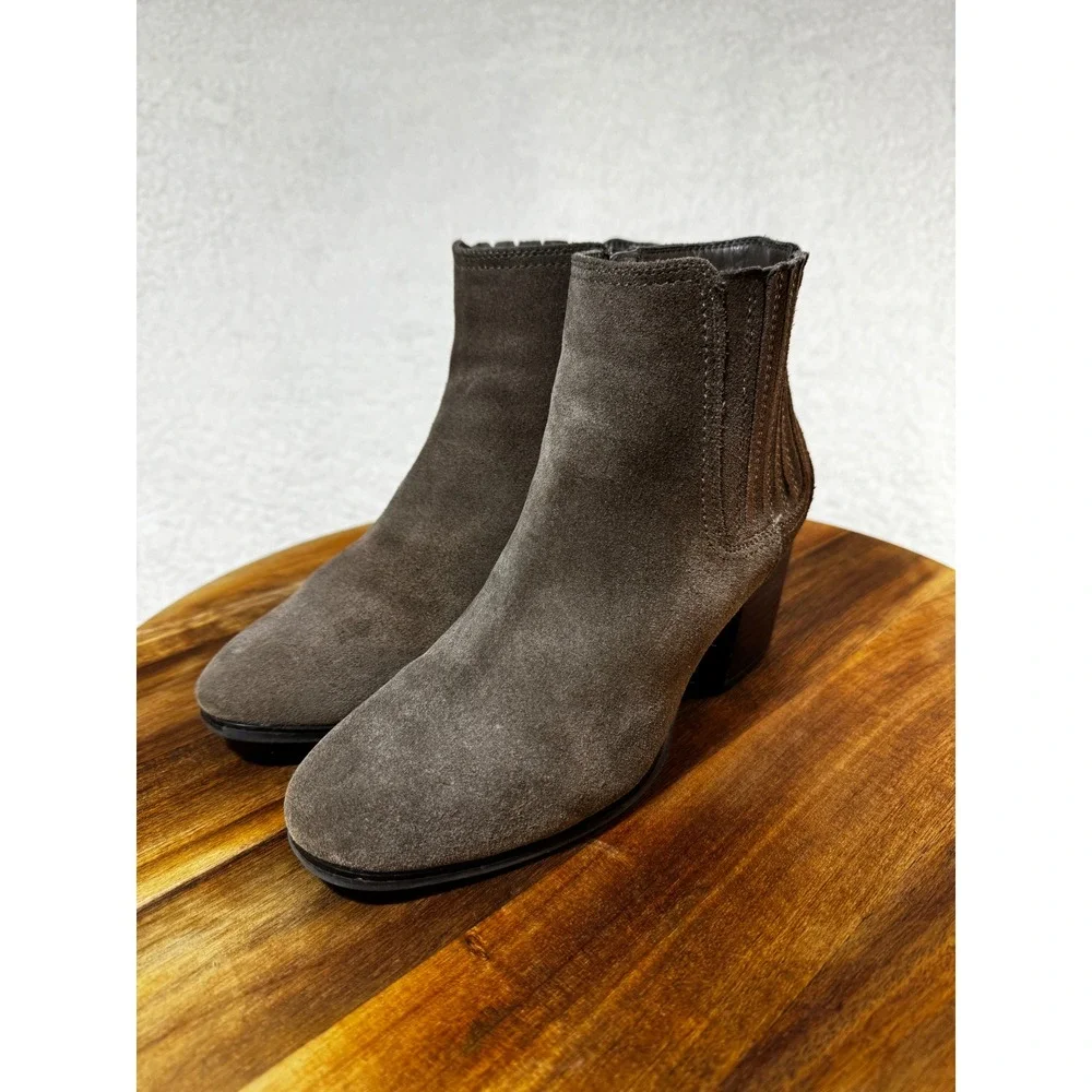 Blondo Waterproof Suede Ankle Boots Taupe Grey Stacked Block Heel Size 8M B6745