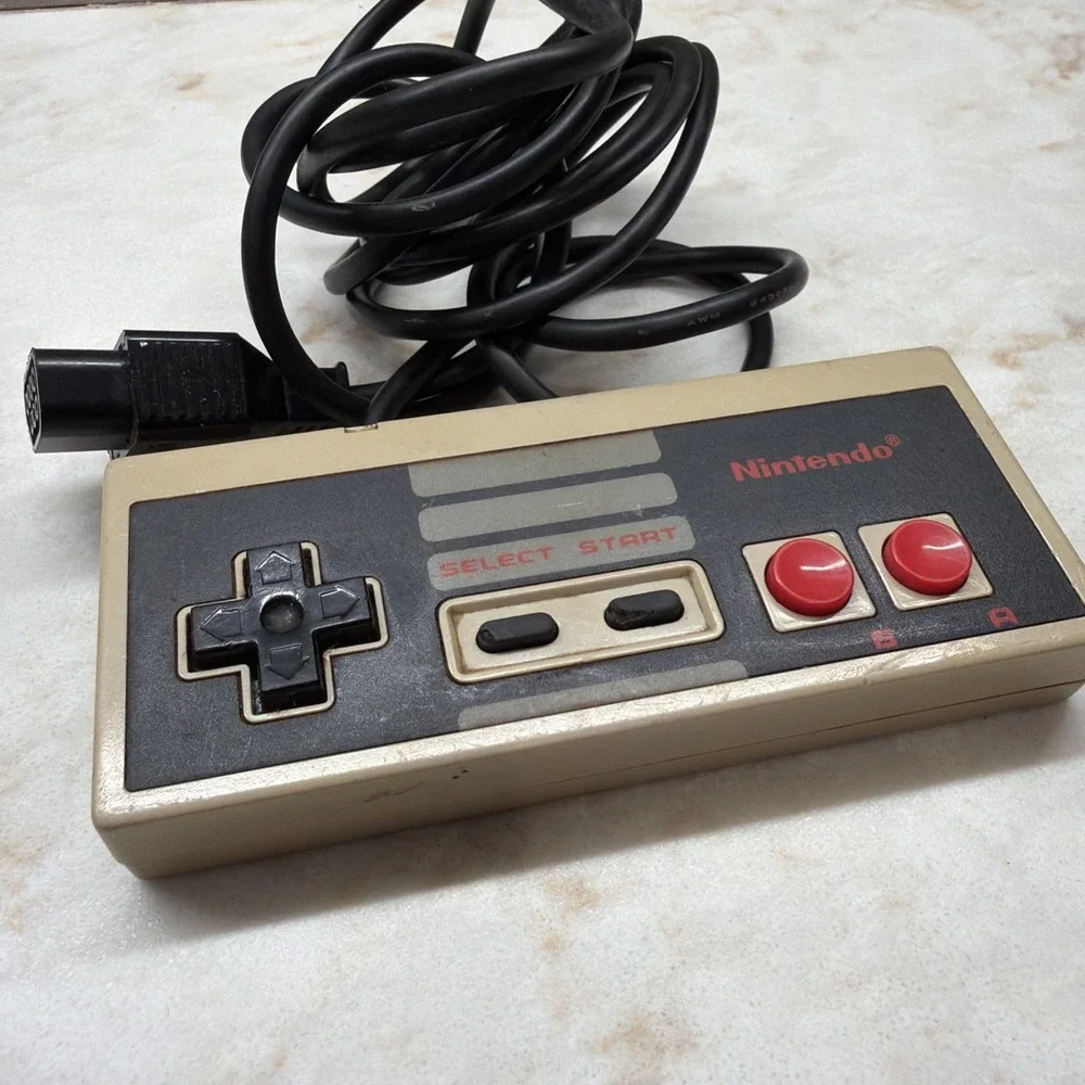 Nintendo 1985 controller