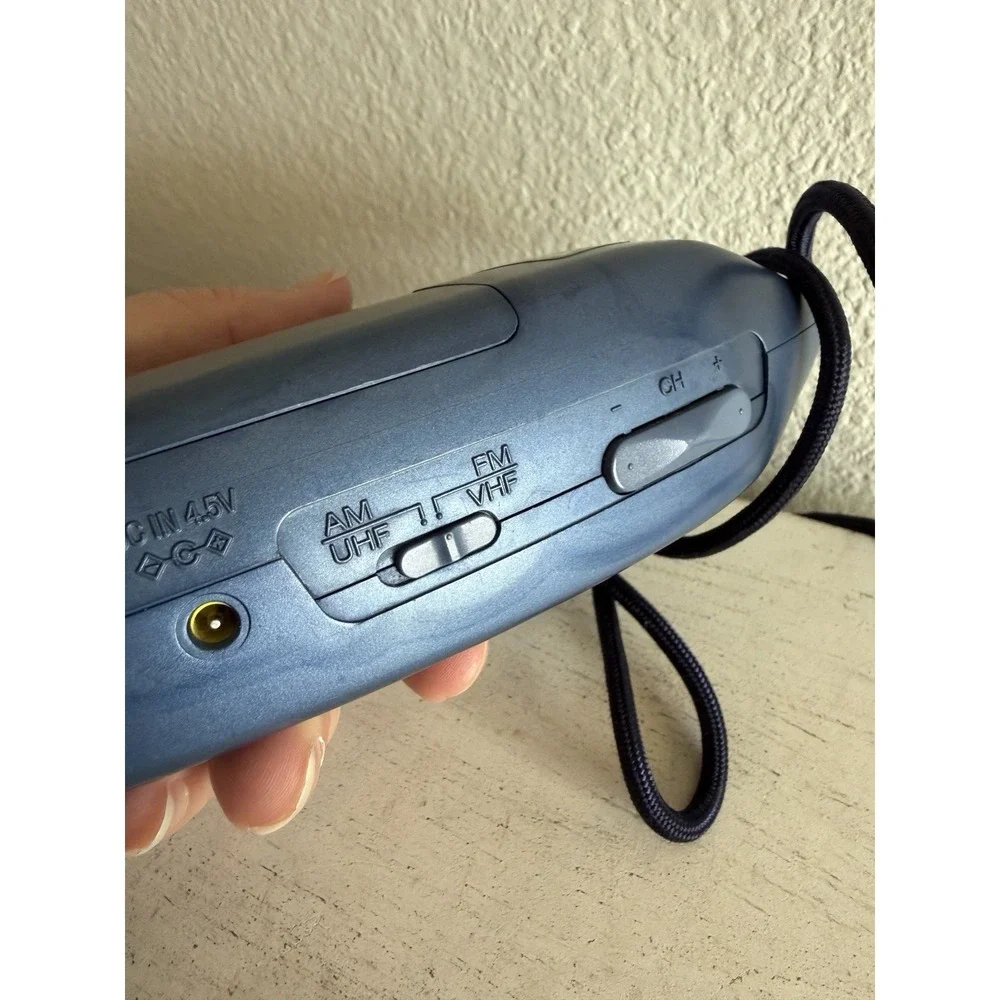 Sony Watchman FDL-221R 2.2 Color LCD TV Combo AM/FM Radio Tested Not Work BLUE)