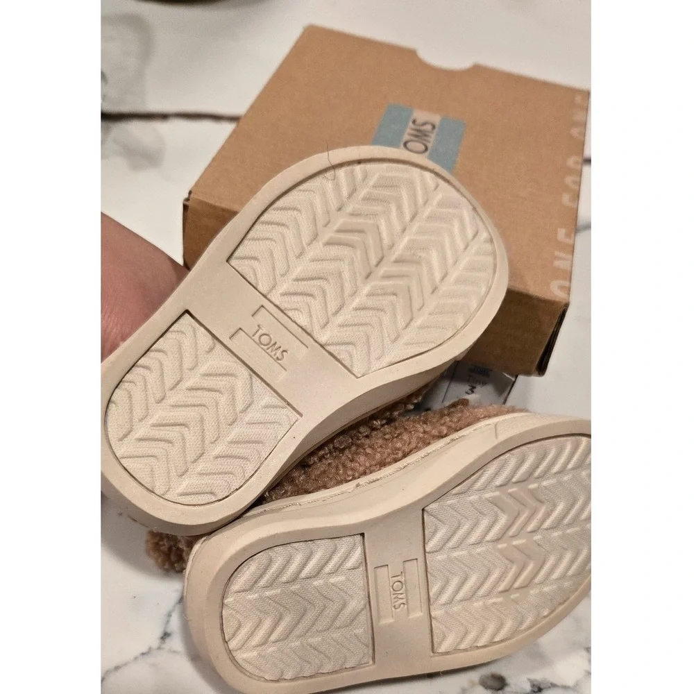 Toms wrap little