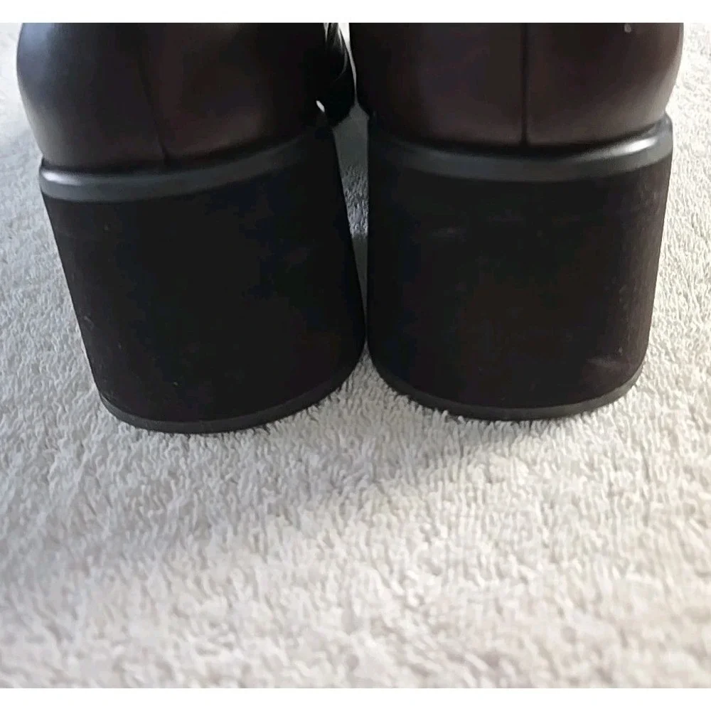 Bandolino Womans Slipon Leather Buckles Loafers Shoes 2 1/2 Heels Size 8M