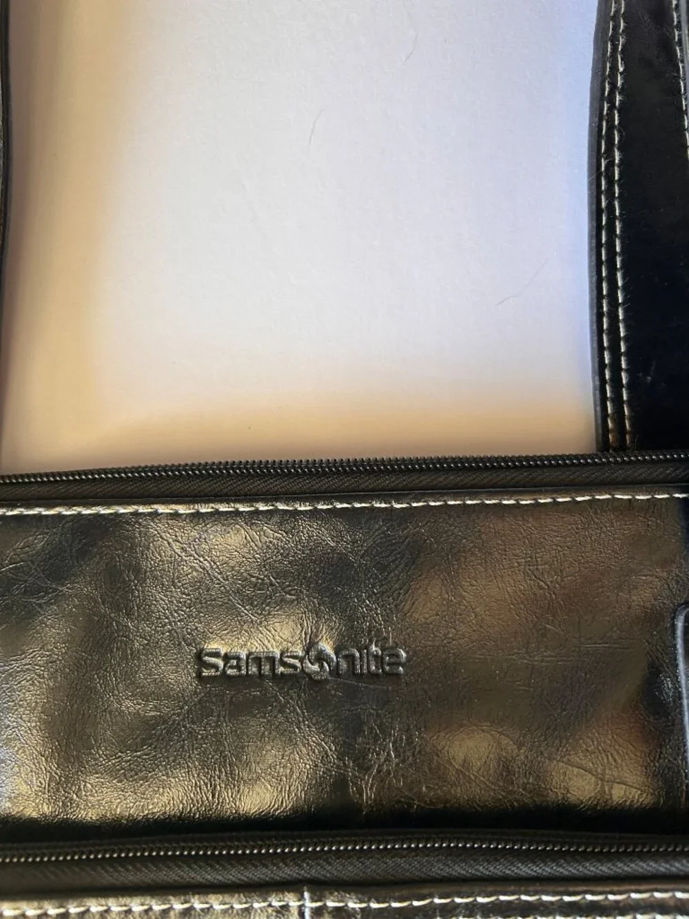 Samsonite print closure organized