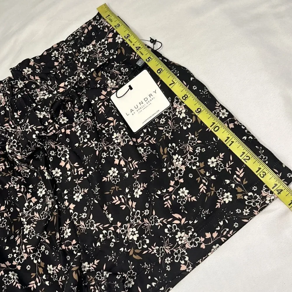 Laundry By Shelli Segal details brand