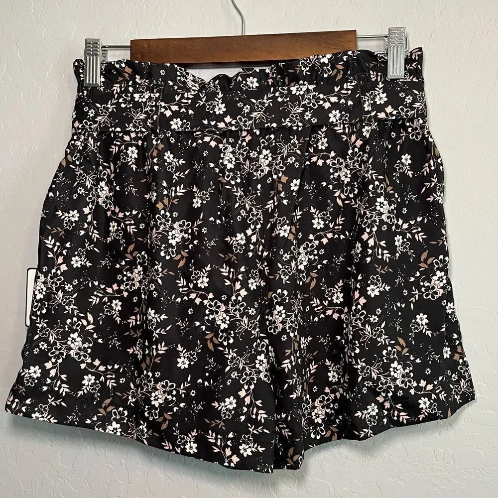 Laundry By Shelli Segal details brand