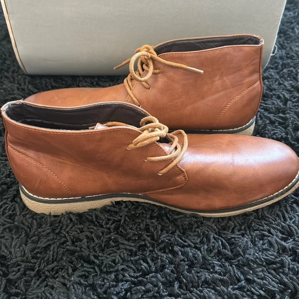 London Fog brown chukka