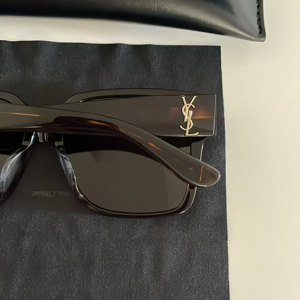 Yves Saint Laurent 100% authentic