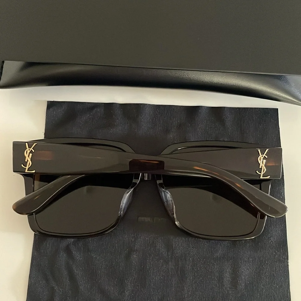 Yves Saint Laurent 100% authentic