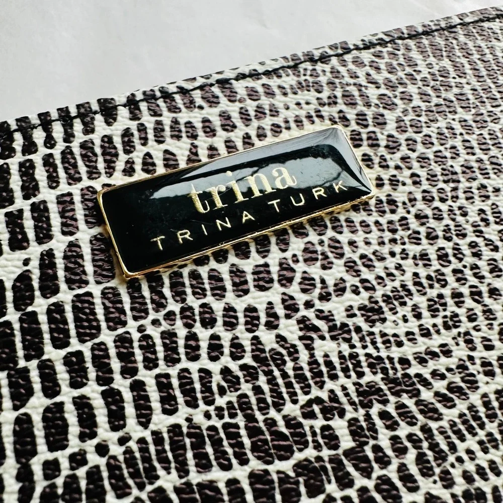 Trina Turk Large Zip Around‎ Gift Boxed Wallet Brown White Croco TTT-2021 NEW
