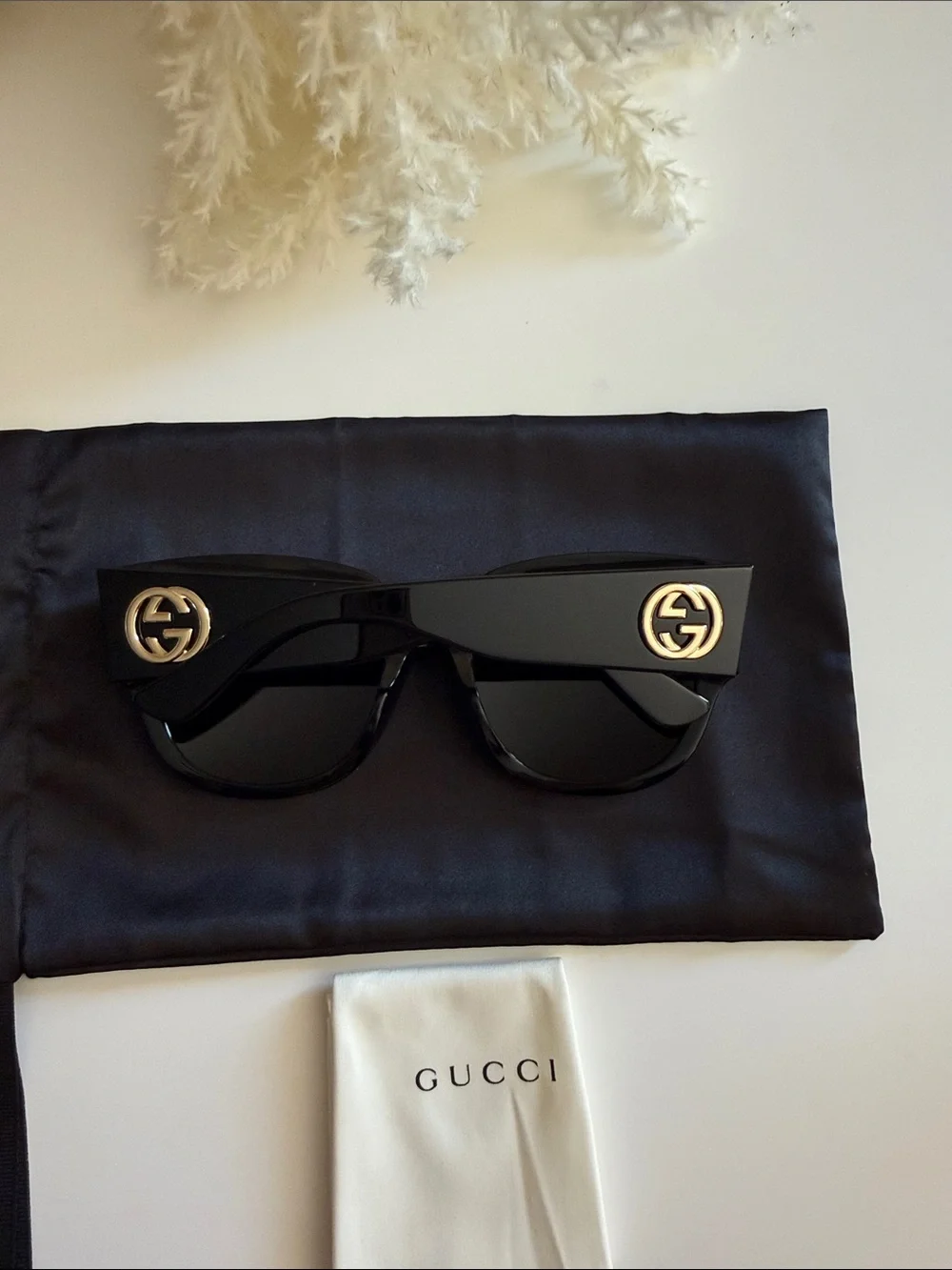 NWT , Gucci Women’s GG0142SAN  55mm Sunglasses black & gold