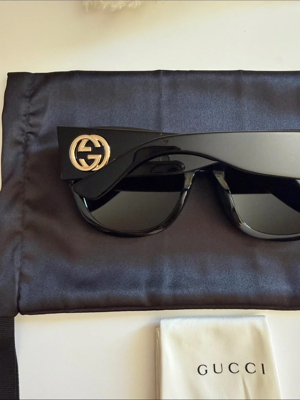 NWT , Gucci Women’s GG0142SAN  55mm Sunglasses black & gold