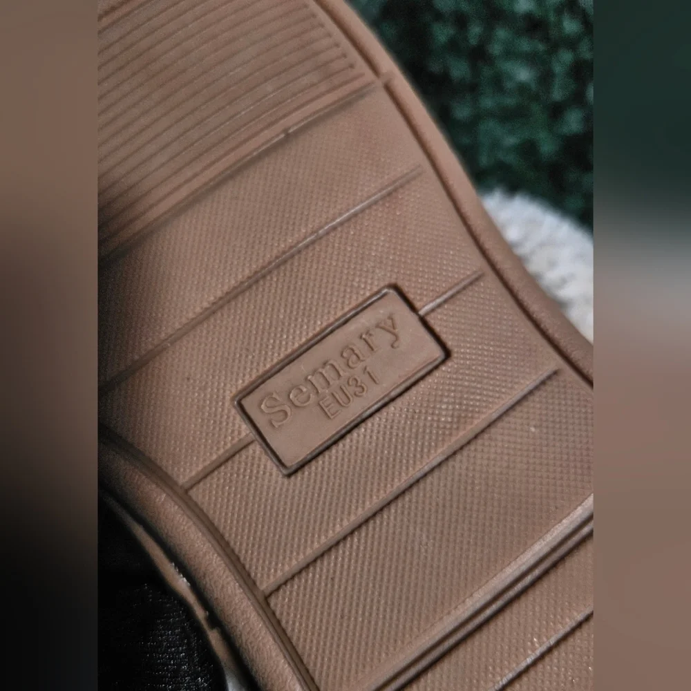 N/A comfortable brown