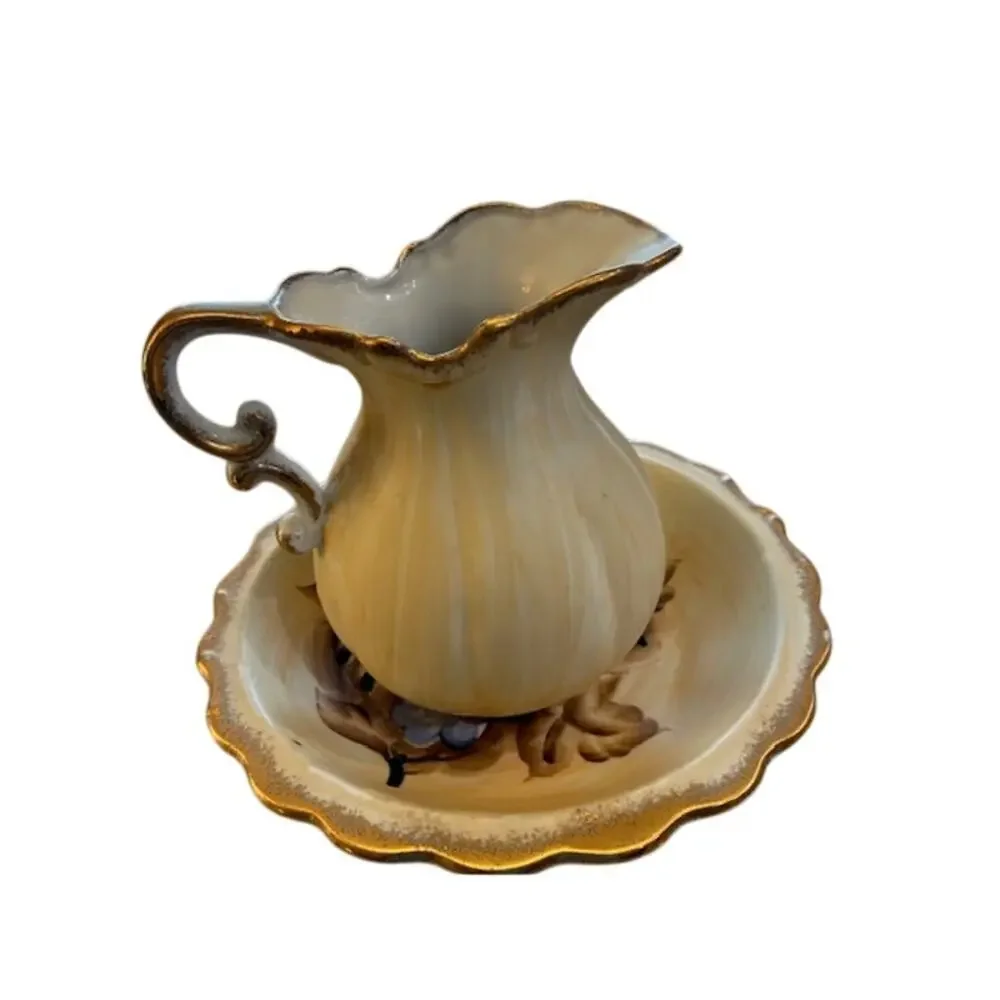 VINTAGE PORCELAIN Pitcher &‎ Wash Basin
