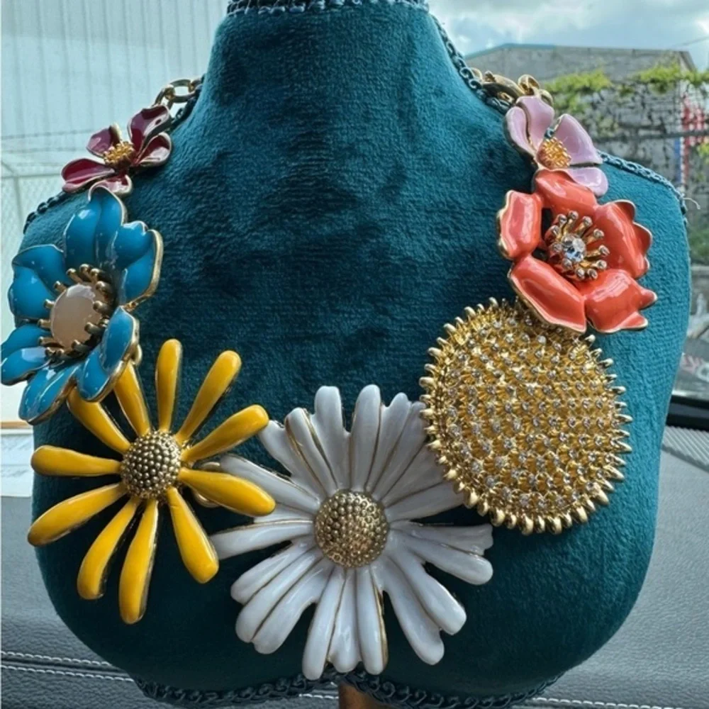 Oscar de la Renta bright beautiful