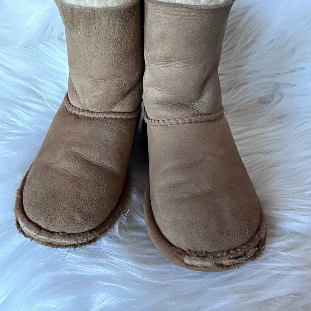 UGG Kids' Bailey Bow II Swiftie Party Chestnut Boot‎ Size 10