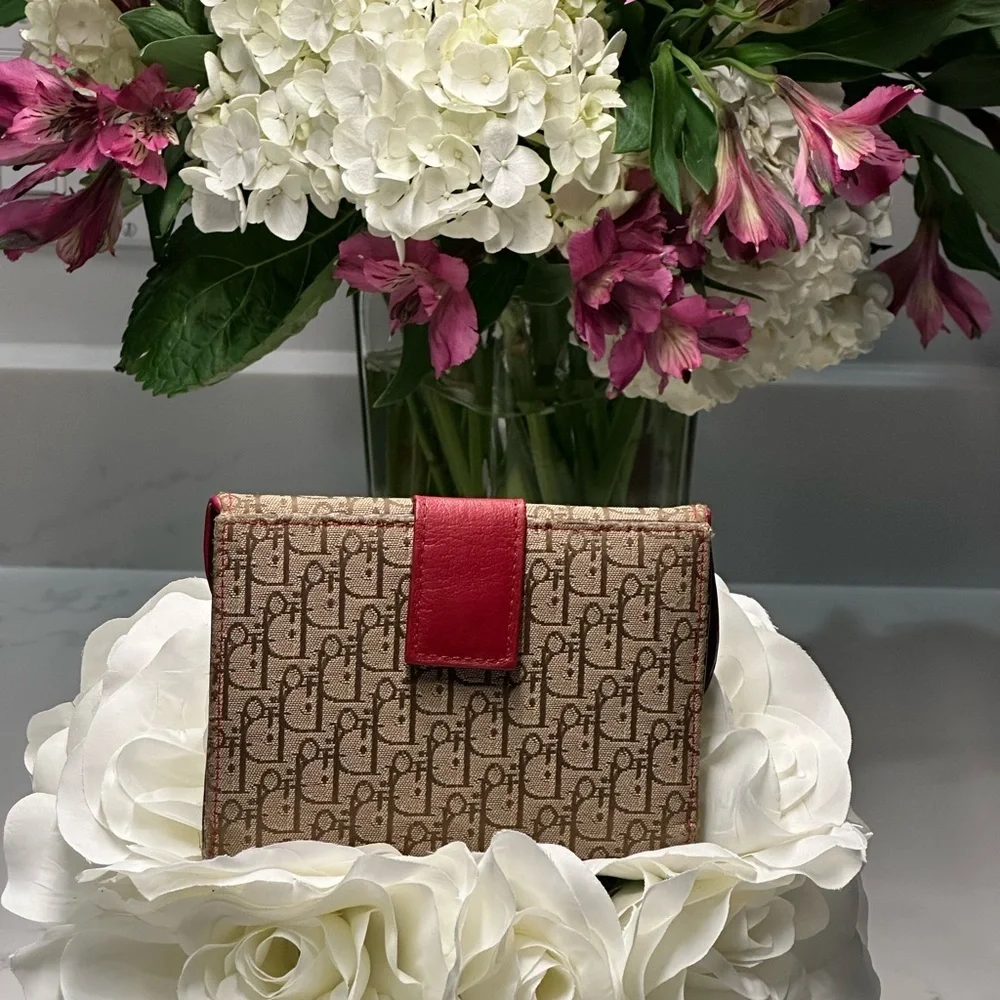 Dior elegant wallet