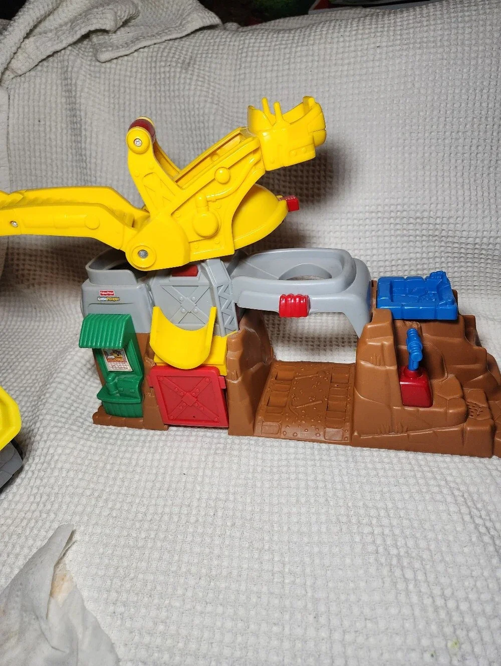 Fisher-Price Yellow Construction 2007 Playset w/ Dump Truck And Figures Working