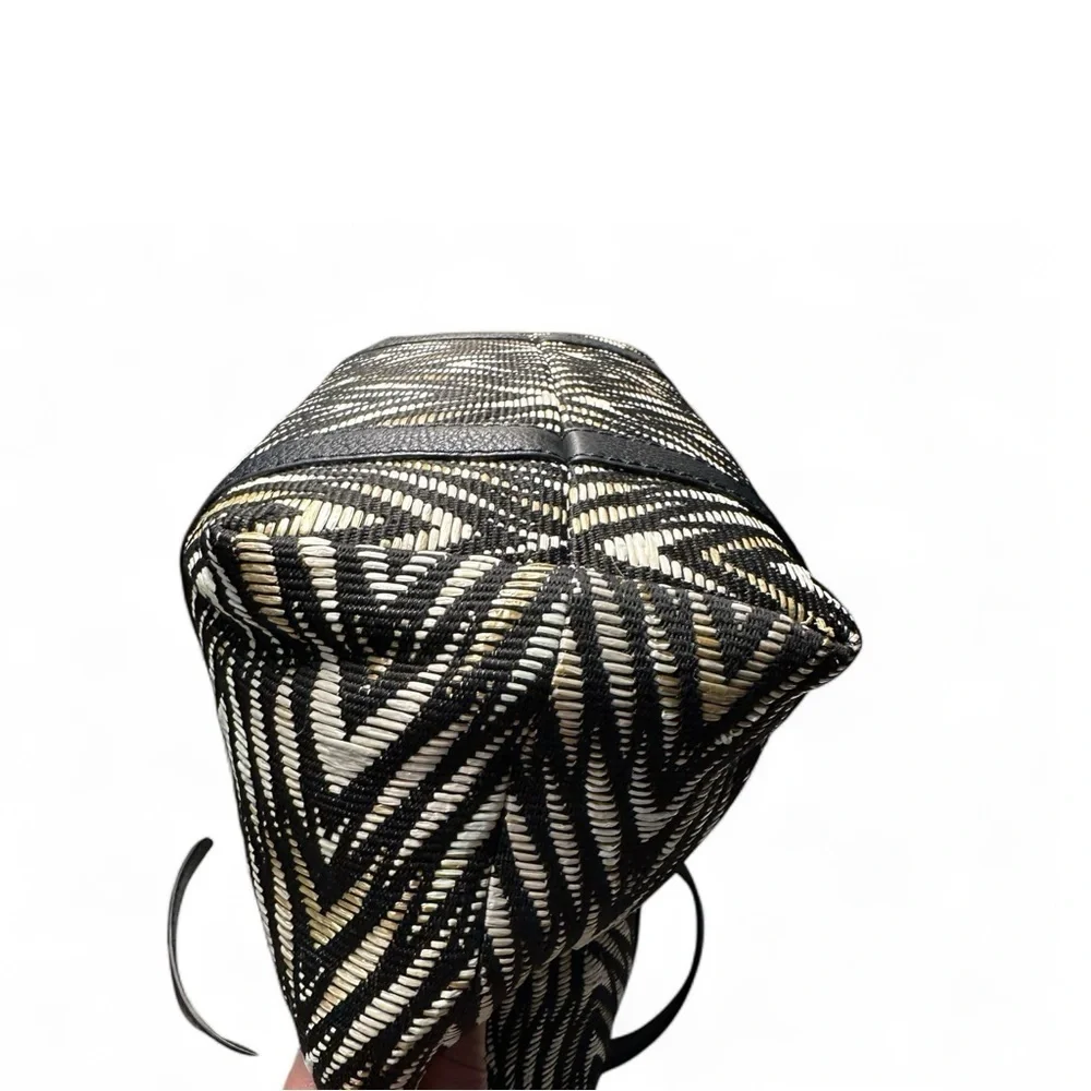 henri bendel stylish shoulder