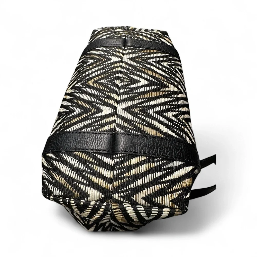 henri bendel stylish shoulder