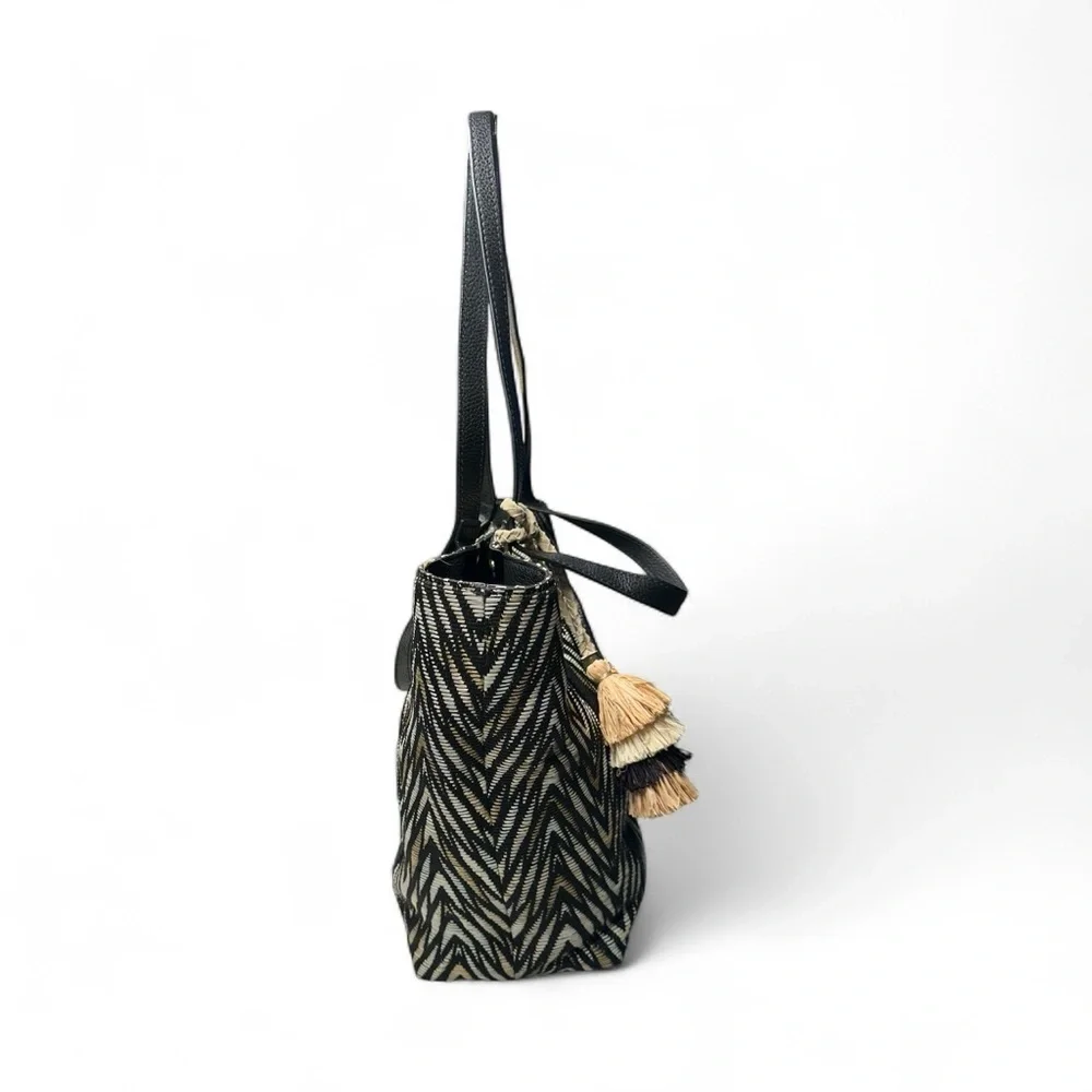 henri bendel stylish shoulder