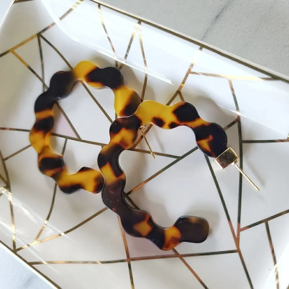 Anthropologie wavy resin