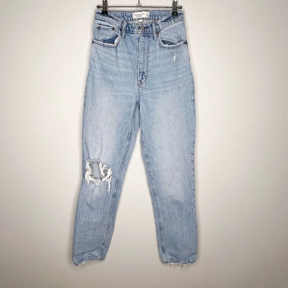 abercrombie 90s straight ultra high rise Size 26 light blue