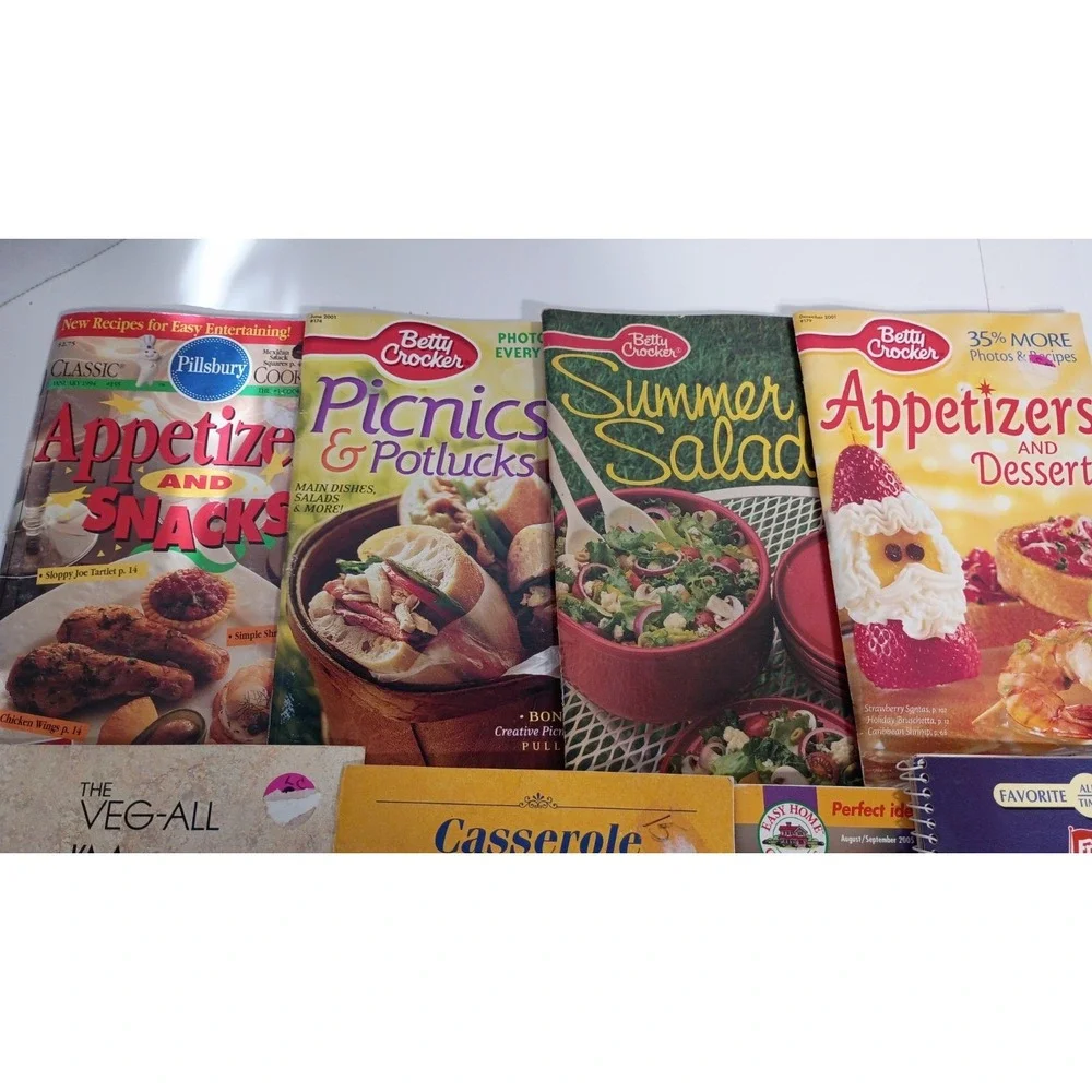 Lot of 12 Vintage Cook Books & Booklets, Recipes, Pillsbury and Betty Crocker