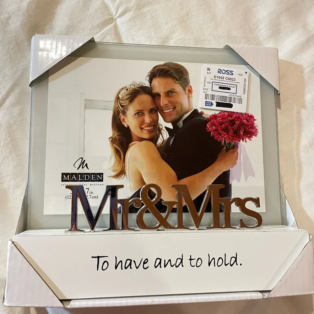 Malden 'Mr & Mrs' Wedding Photo‎ Frame, Silver Script Accent, 5x7 Photo, NWT