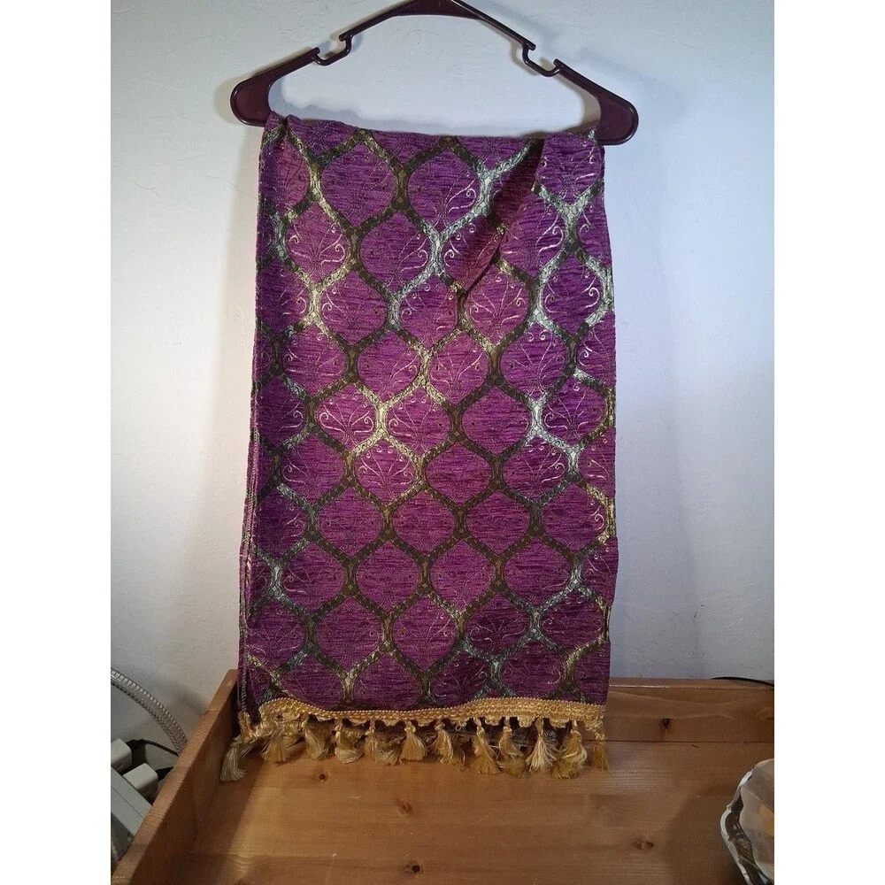Unbranded this table