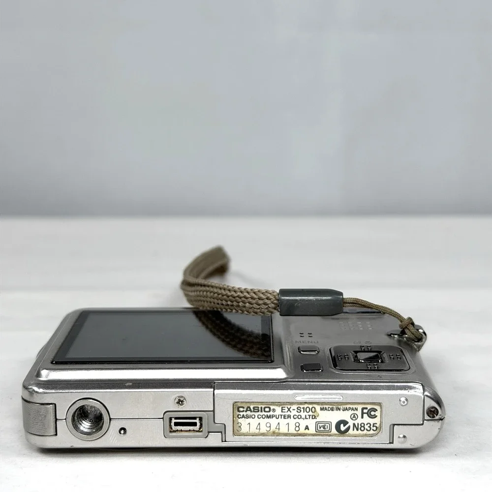 CASIO EXILIM EX-S100 3.2MP Digital Camera Ultra Slim Parts / Repair