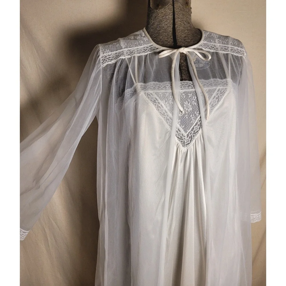 Gilead vintage nightgown