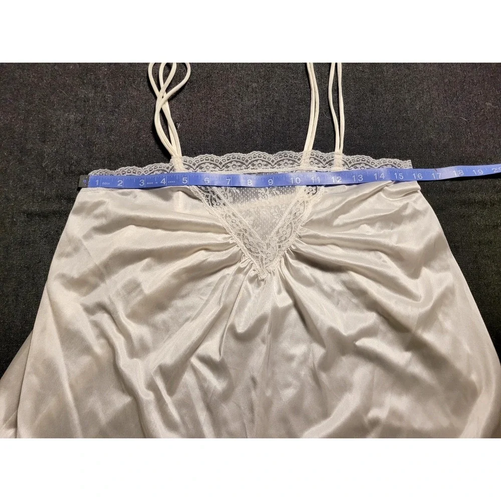 Gilead vintage nightgown