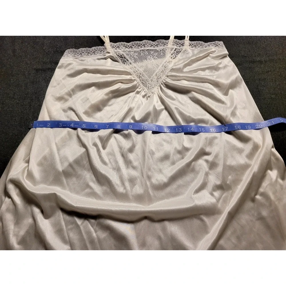 Gilead vintage nightgown
