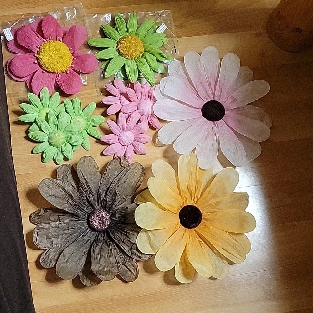 Paper fowers‎ lot of 13 diffrent sizes pink brown green yellow home decor
