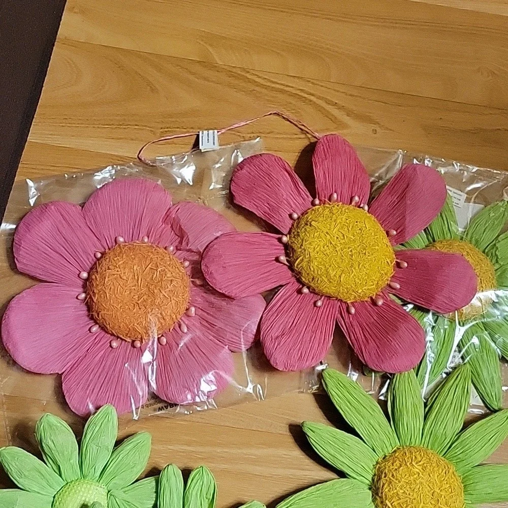 Paper fowers‎ lot of 13 diffrent sizes pink brown green yellow home decor