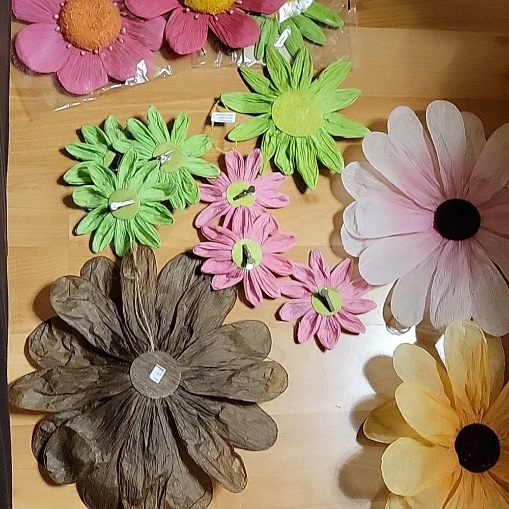 Paper fowers‎ lot of 13 diffrent sizes pink brown green yellow home decor
