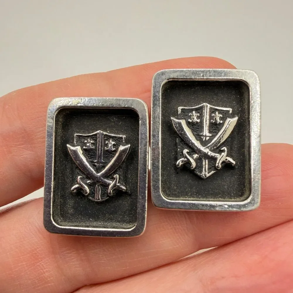 Men's Silver tone metal Swords and Shield cuff links!