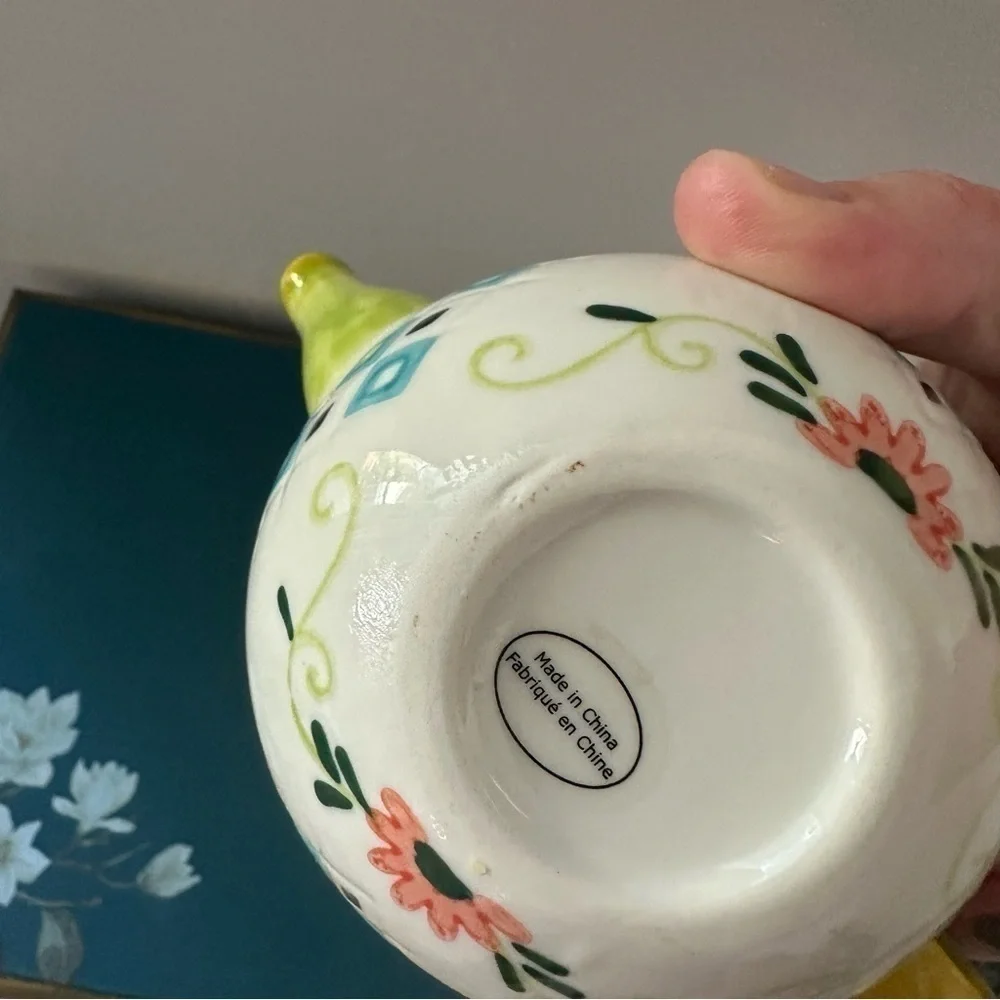 Anthropologie Teapot capan Stoneware Lid Textured Small Teapot Flower tiny