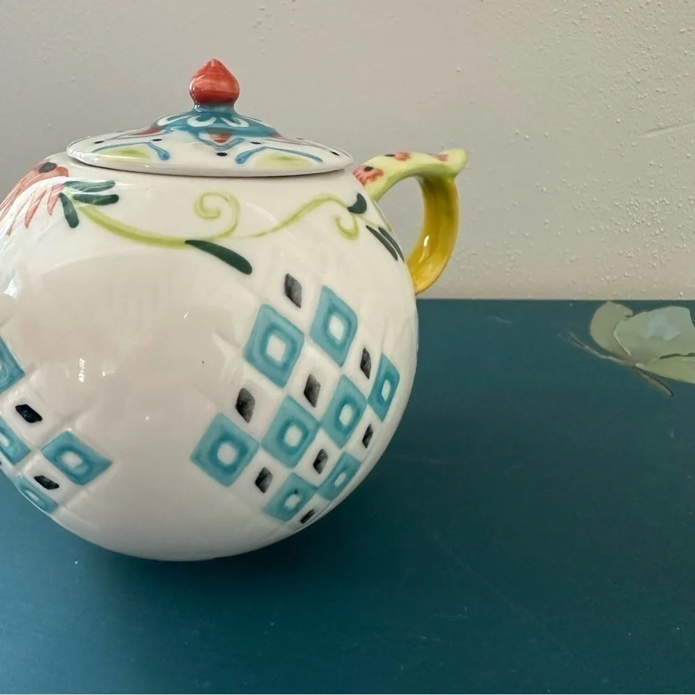 Anthropologie Teapot capan Stoneware Lid Textured Small Teapot Flower tiny