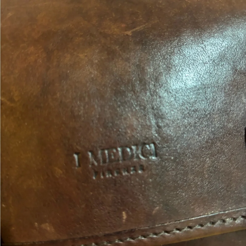 I medici unisex Brown distressed Leather Crossbody Bag