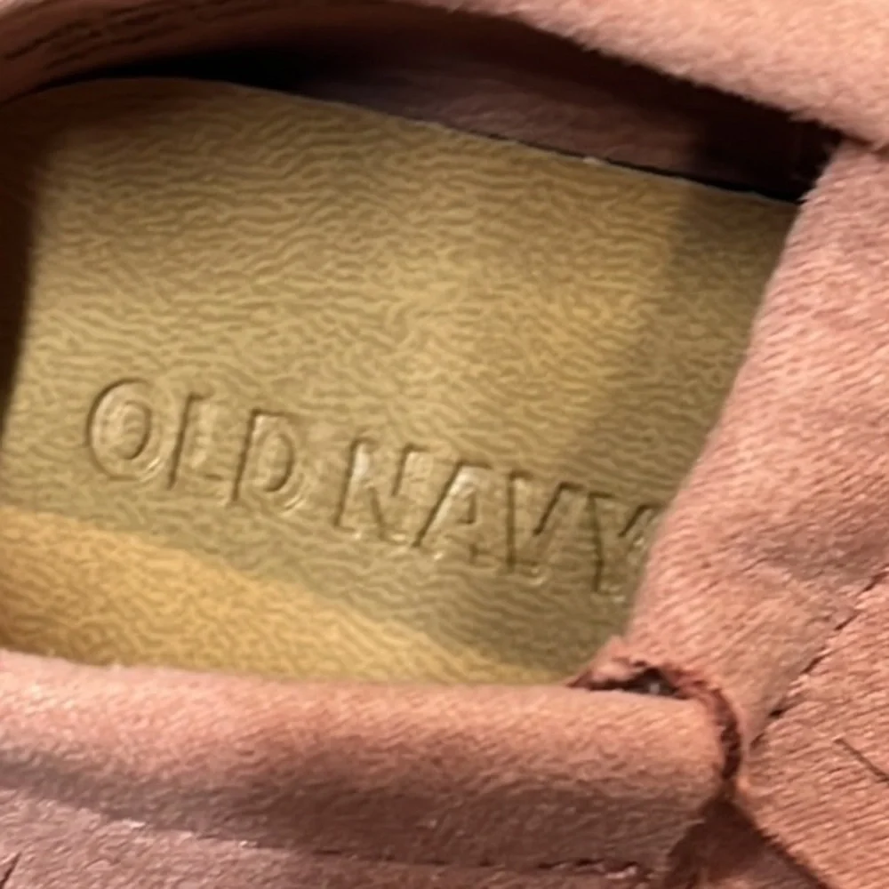 Old Navy pink‎ suede baby moccasins size 3-6 months