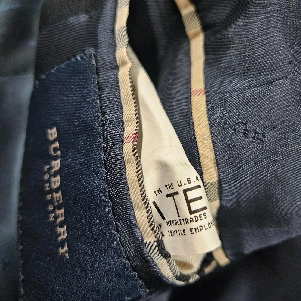Burberry 42l wool